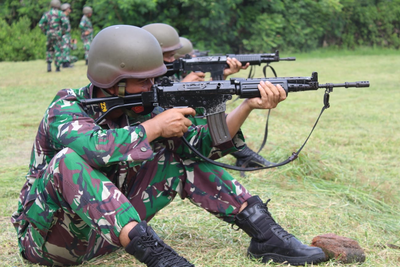 Mengasah Kemampuan, Prajurit Yonmarhanlan I Latihan Menembak 