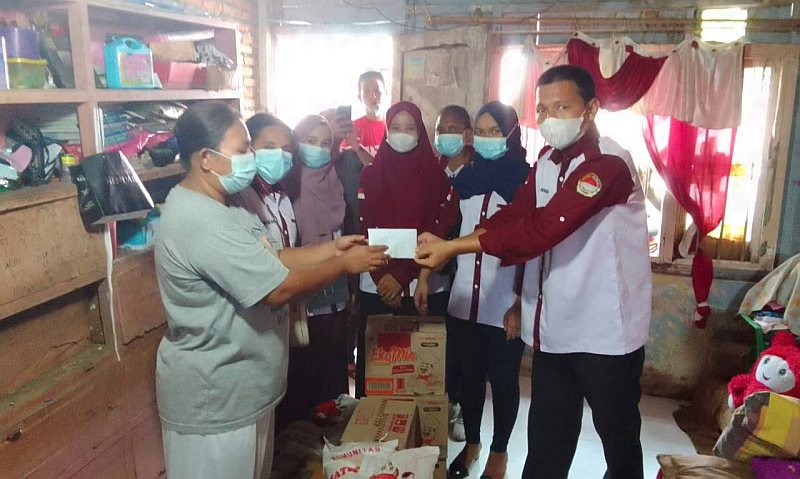 FKMN Serahkan Sembako dan Tali Asih kepada Korban Penembakan Perampokan Toko Emas di Simpang Limun