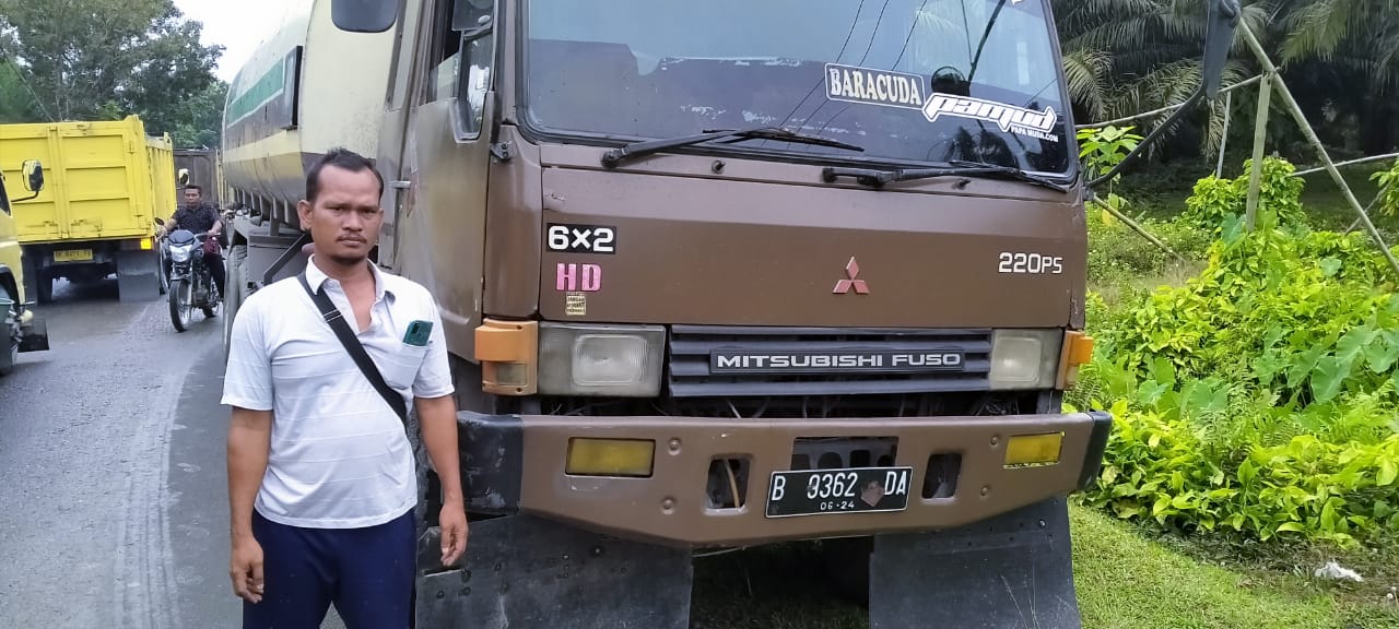 Kepala Remuk, Pengemudi Mio Tewas Tergilas Ban Truk Tanki