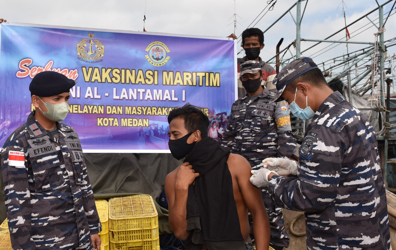 Pelaut Gabion Belawan Peroleh Vaksin Dosis II di Lantamal I