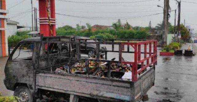 Sopir Pick Up Tewas Terpanggang