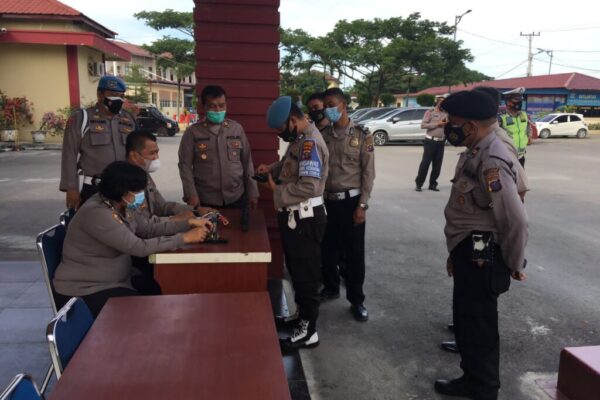 Kurangi Tingkat Pelanggaran, Kapolres Belawan Periksa Periksa Kelengkapan Personel 