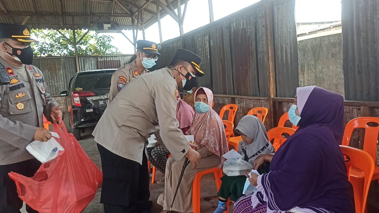 Jumat Barokah, Kapolres Belawan Beri Santunan Kepada Anak Yatim & Kaum Dhuafa