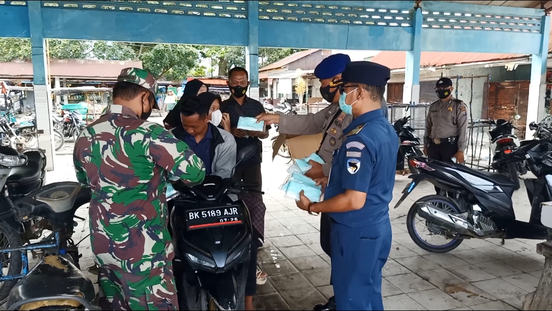 KSOP Bagikan 15 Ribu Masker dan 400 Hand Sanitizer ke Pengguna Jalan