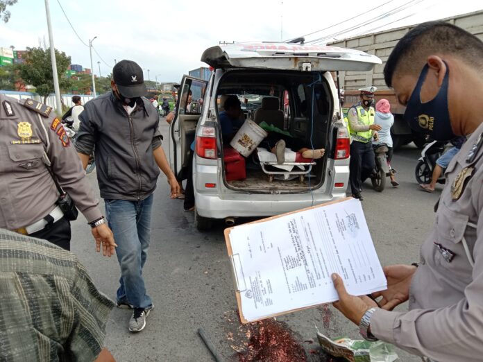 Braakk..!! Terlindas Truk di Belawan, Kepala Wanita Ini Pecah 