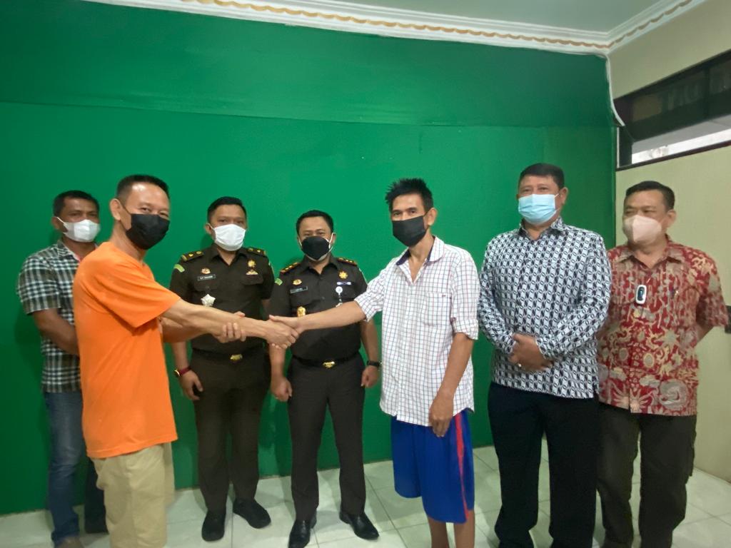 Kejari Labuhanbatu SP3 kan Perkara Penganiayaan Sesama Saudara Kandung 