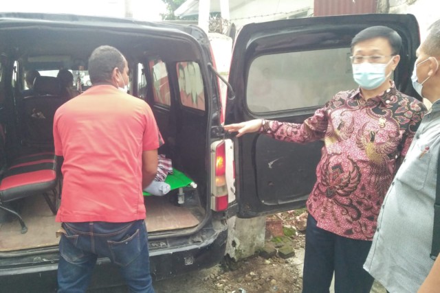 Tak Punya Biaya Berobat, Hasyim SE Bawa Warga ke RS Pirngadi untuk Perawatan