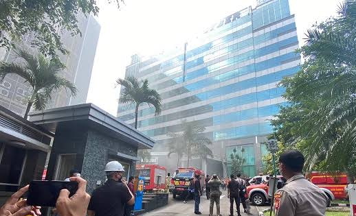 Gedung Cyber Jakarta Selatan Terbakar