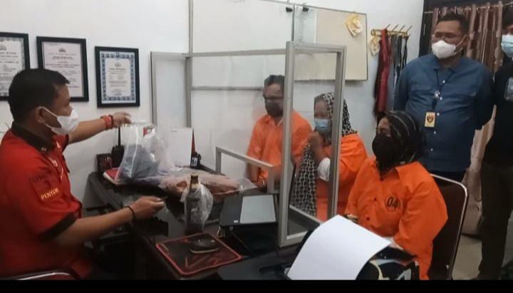 Dipicu Api Cemburu, Istri Sewa Eksekutor Siram Suami Pakai Air Keras