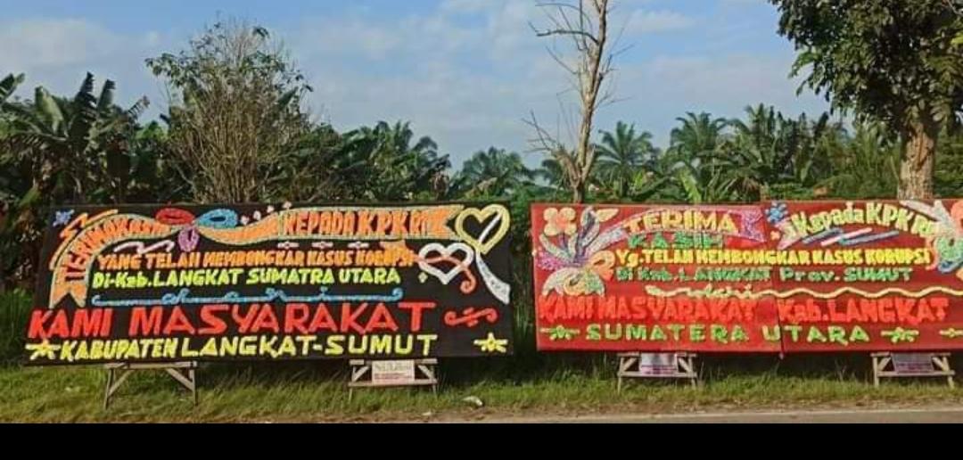 Kabupaten Langkat Dibanjiri Papan Bunga Ucapan Terima Kasih Untuk KPK