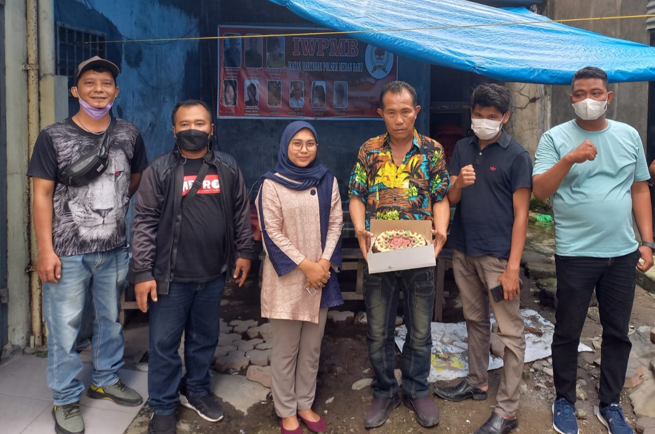 Peringati HPN 2022, Wartawan Polsek Medan Baru Mendapat Suprise Dari Kadin Sumut