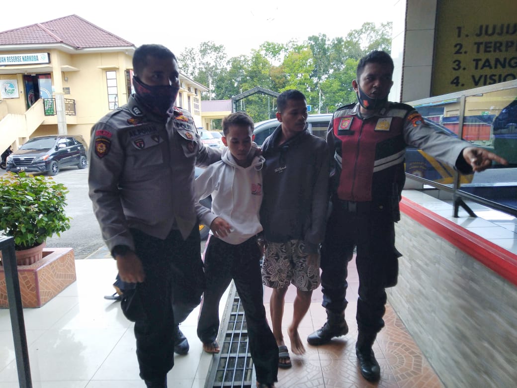Panik Dihadang Tim Patroli Mobile, Dua Pelajar Kedapatan Bawa Sabu