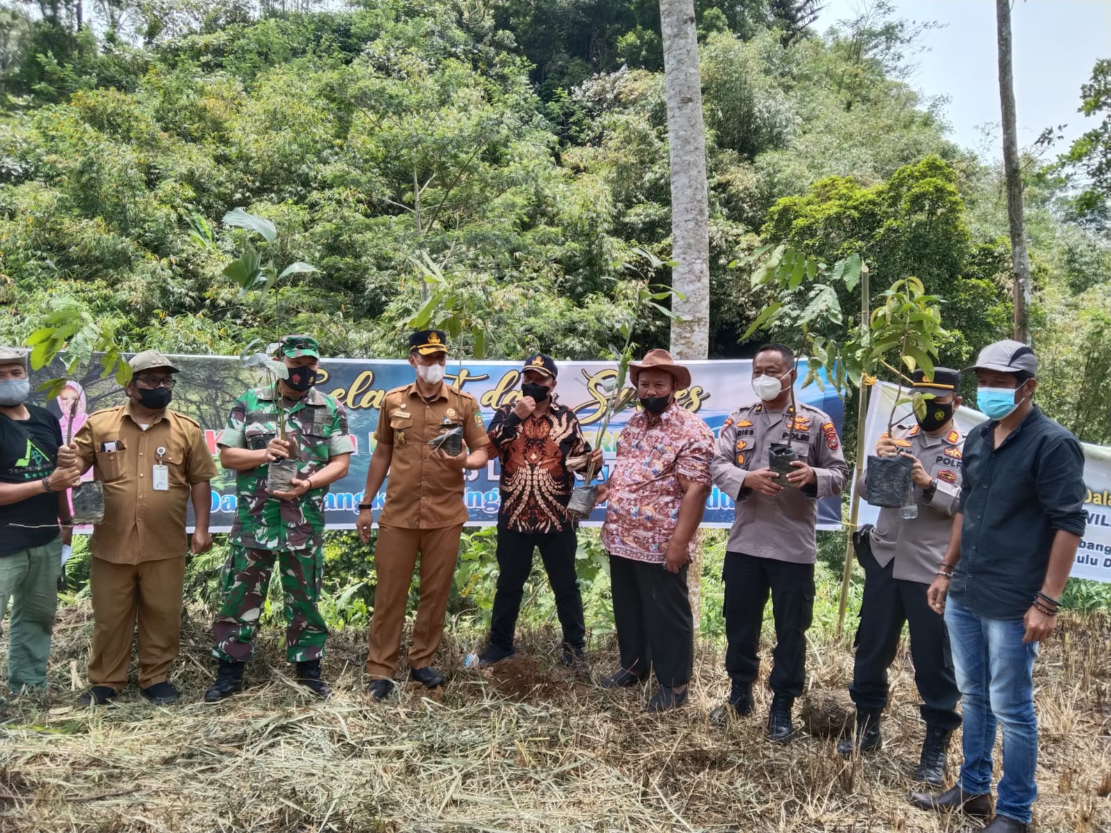 Peringati Hari Air Sedunia, Kapolres Langkat Lakukan Penanaman Seribu Pohon