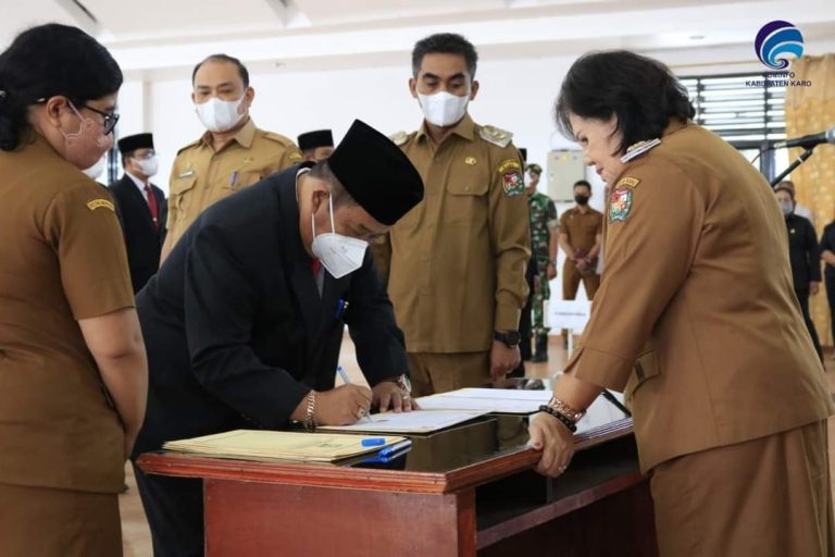 Bupati Karo Lantik Pejabat Pinpinan Pratama Dan Pejabat Administrator Tahun 2022