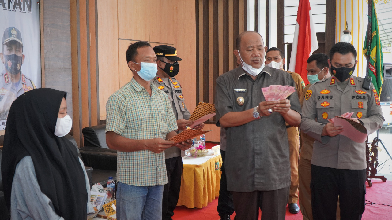 6 Ribu Pedagang & 13,6 Ribu Nelayan Langkat Terima BLT Kapolri