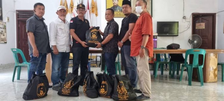 Pendawa Sumut Salurkan Bantuan Paket Sembako Kabareskrim ke Wartawan DPRD Medan