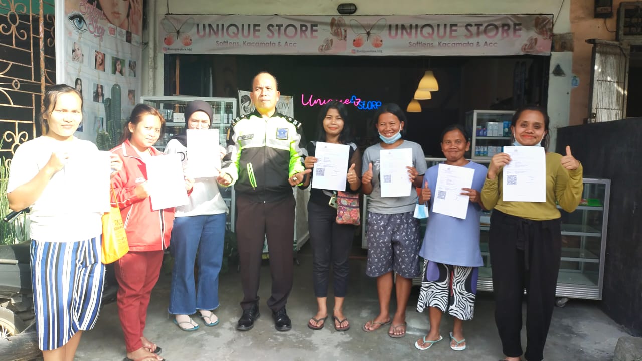 Polres Karo Bagikan Bantuan Tunai Kepada PKL, Warung & Nelayan