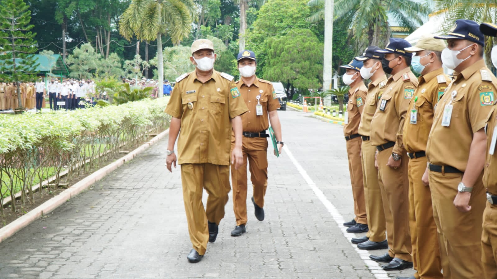 Hari Pertama Masuk Kerja .  Syah Afandin SH ” ASN Mulailah Aktivitas dengan Hati Bersih “