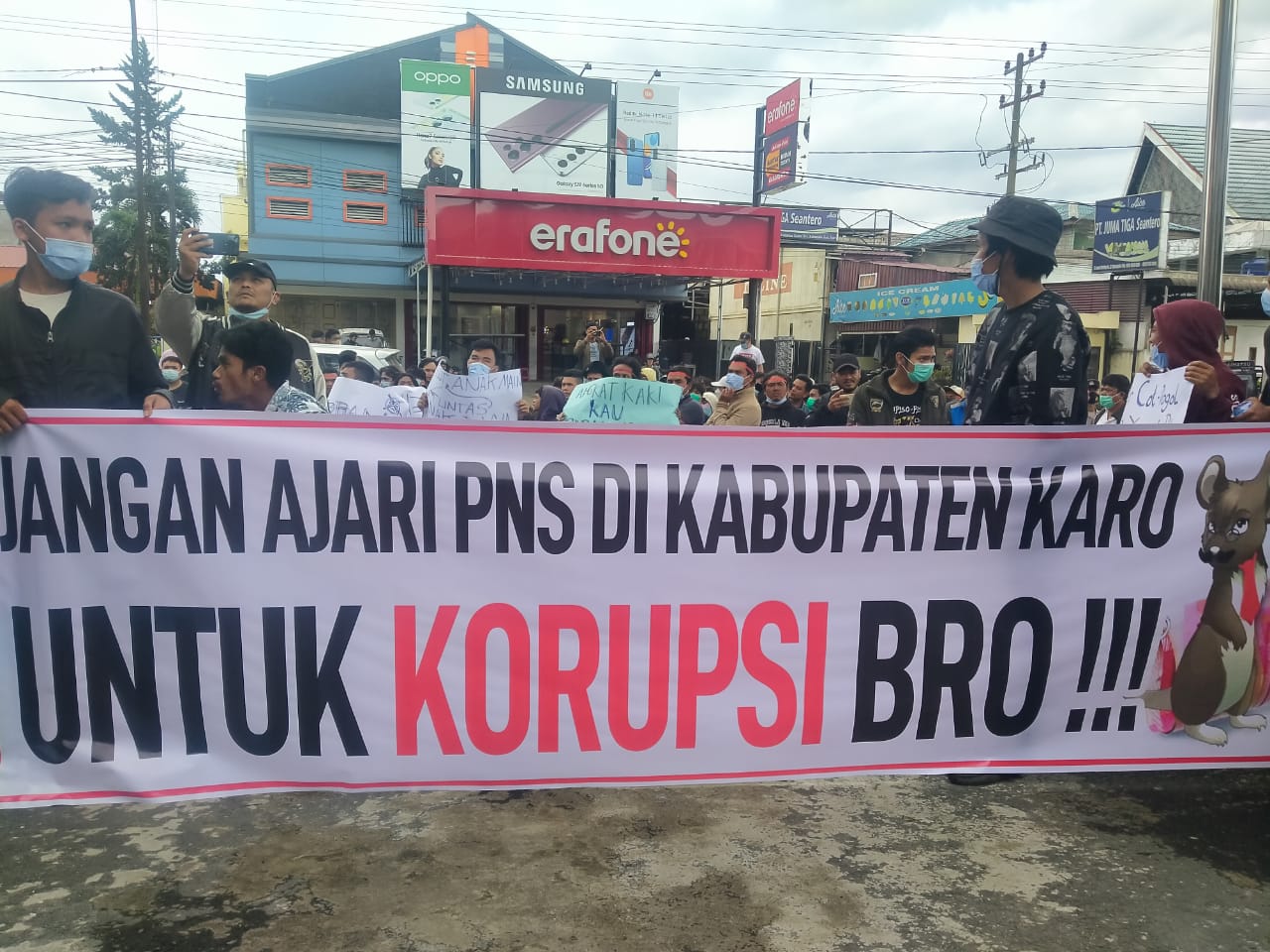 Ratusan Massa Datangi Kantor Kejaksaan Karo Minta Kejari Karo Dicopot