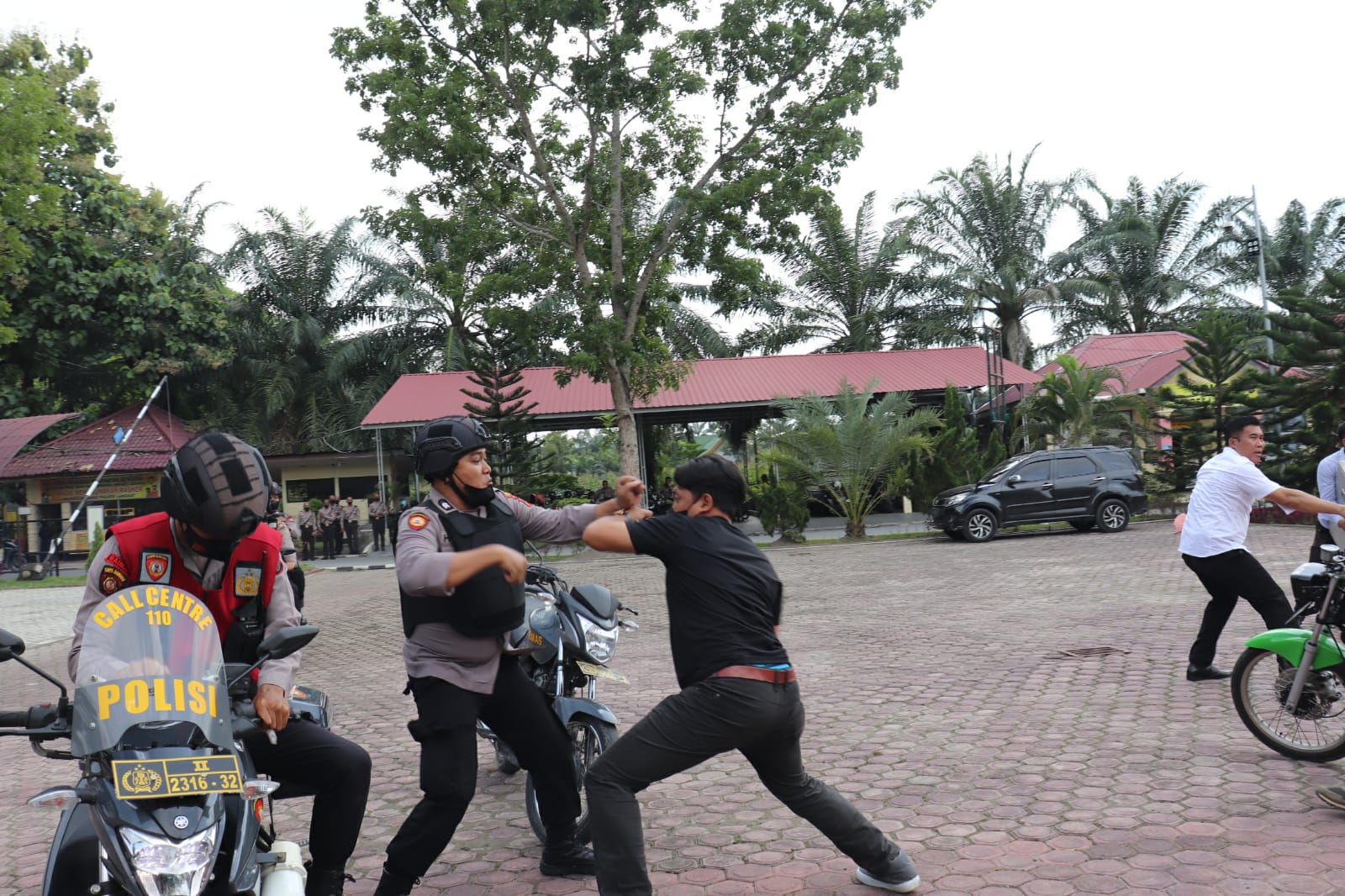 Polres Langkat Lakukan Kegiatan Simulasi Pengamanan & Pengawalan Kotak Suara pada Pilkades 2022
