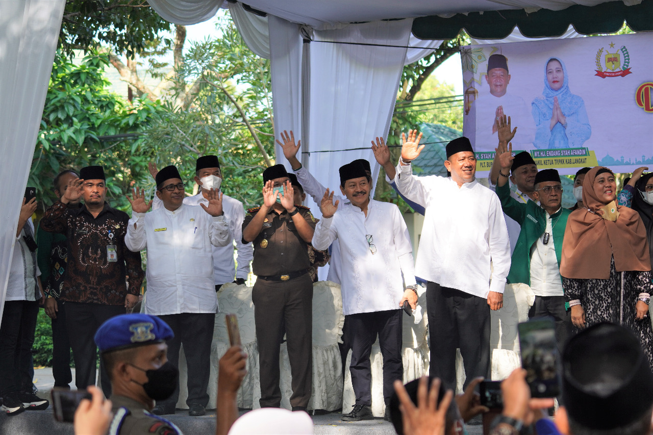 Lepaskan Keberangkatan JCH 2022, Afandin Bekali Sambal Teri & Bumbu Pecal