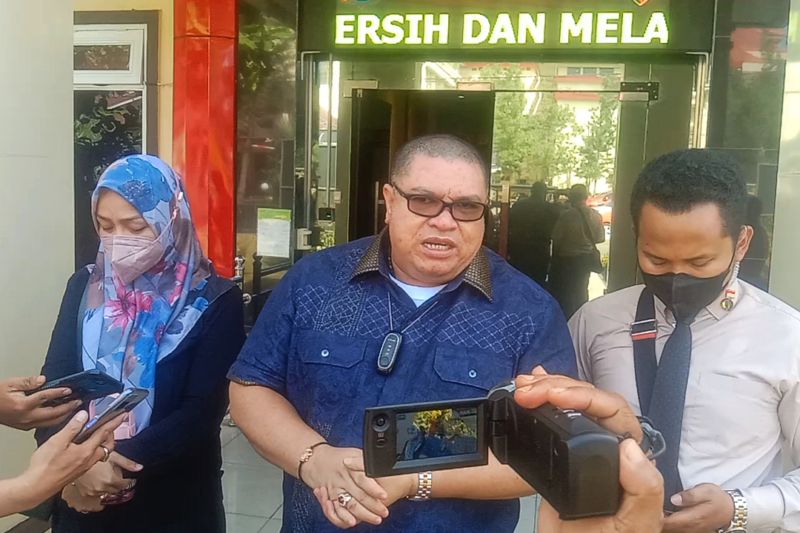 Razman Hadiri Pemeriksaan Terkait Denise dan Syamsul