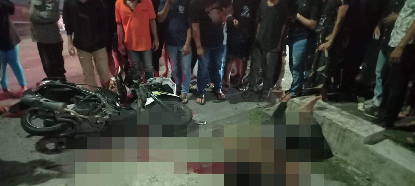 Kawasaki Ninja VS Honda Vario Adu Kuat, 2 orang Tewas Berserak di Aspal