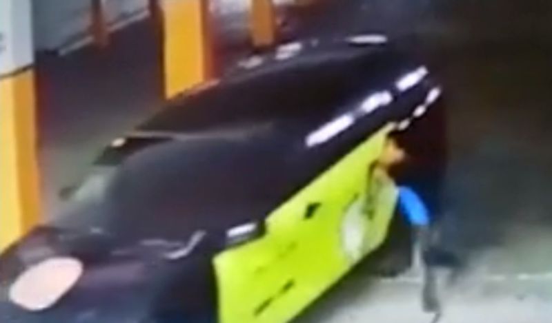 Viral, Bocah Korban Pencurian HP, Hadang Mobil Pelaku Hingga Terseret