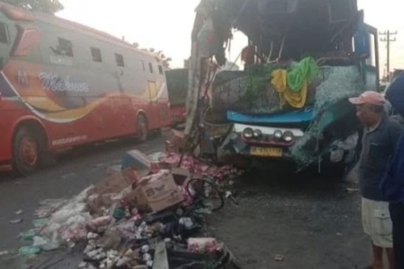 Bus PMH Tabrak Truk di Asahan, 1 Tewas Mengenaskan
