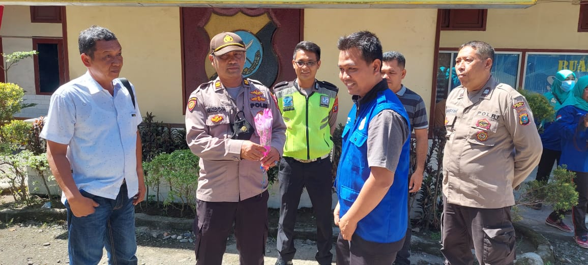 Kapolsek Pangkalan Brandan Terima Karangan Bunga Dari IPBB