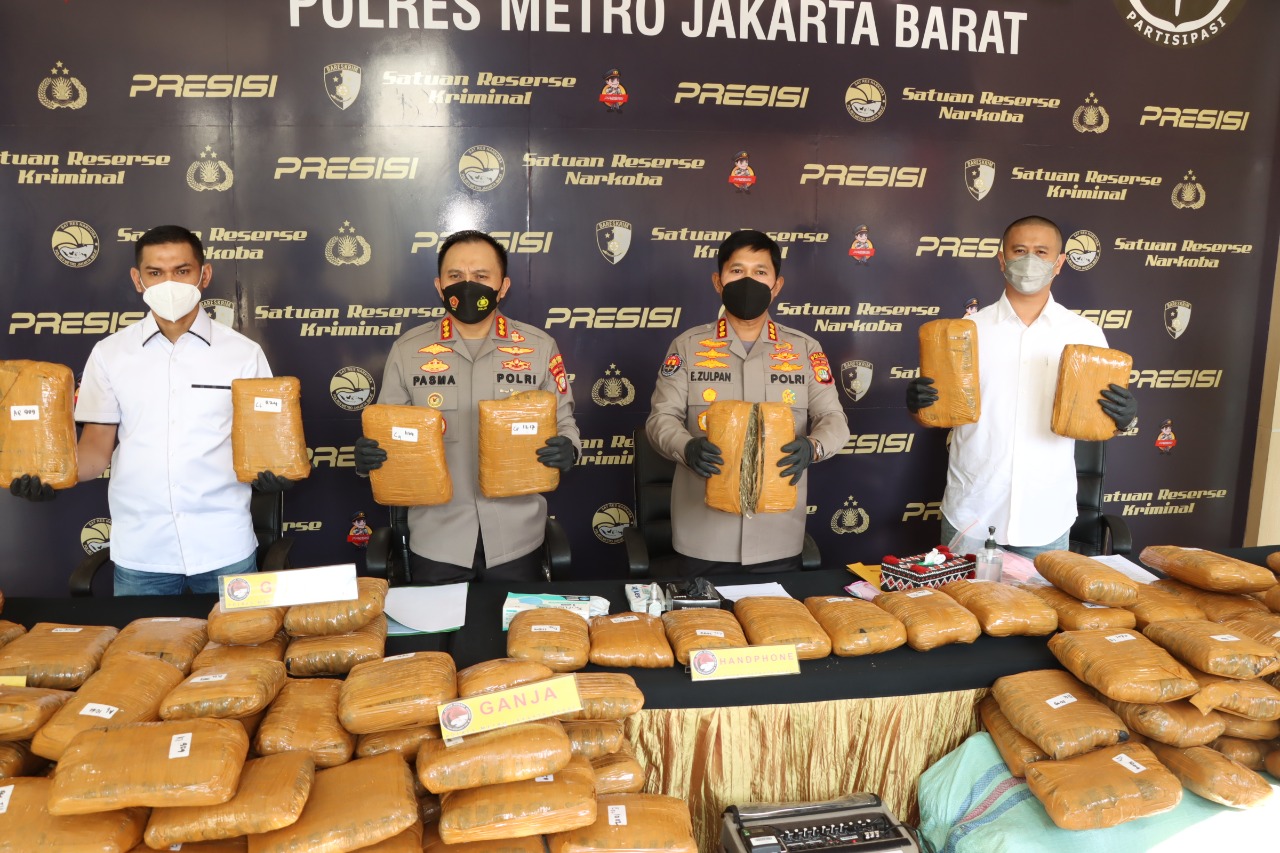 2 Kurir Ganja Asal Medan Ditangkap Sat Narkoba Polda Metro