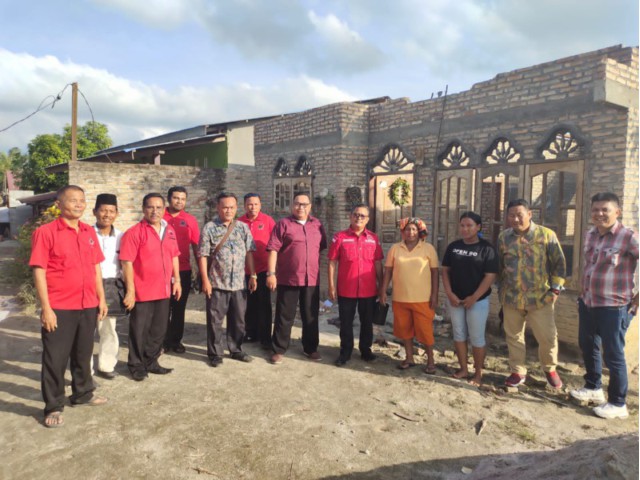 PDI Perjuangan Bantu Korban Bencana Puting Beliung di Serdang Bedagai