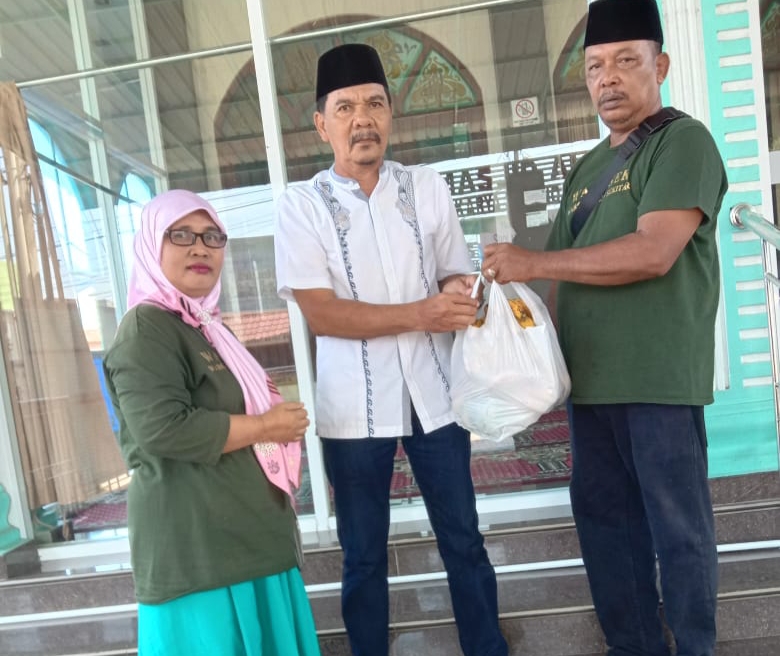 WA PESEK Gelar Jumat Barokah & Pojok Berbagi