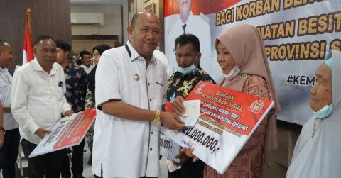 PLT Bupati Langkat Serahkan Rp 227 juta Untuk Korban Bencana Angin Puting Beliung 