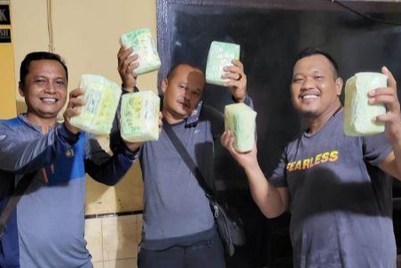 Nelayan Temukan Tas Berisikan 20 Kilo Sabu Tak Bertuan