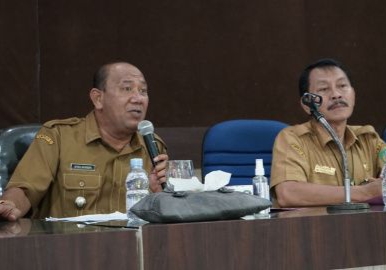 Afandin Pimpin Rapat Rakor Vaksinasi Booster Usia 18 Tahun