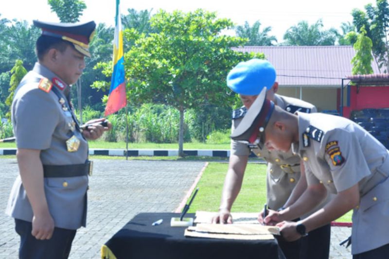 Irjen Pol Panca Lantik 361 Personel Bintara SPN Hinai