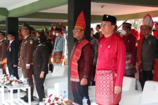 Hadiri Upacara Penurunan Bendera, Ketua DPRD Medan: Mari Hargai Jasa Para Pahlawan