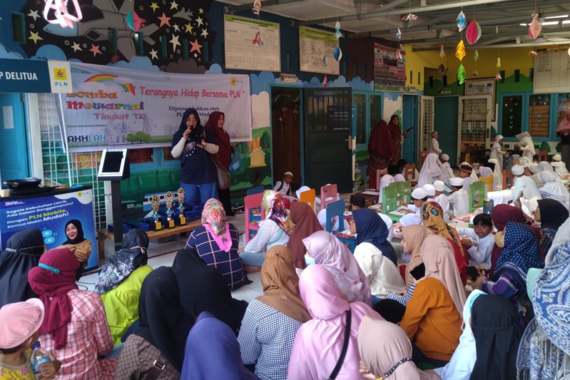 PLN Kenalkan SuperApps PLN Mobile dan Electrifying Lifestyle melalui Lomba Mewarnai bersama anak-anak