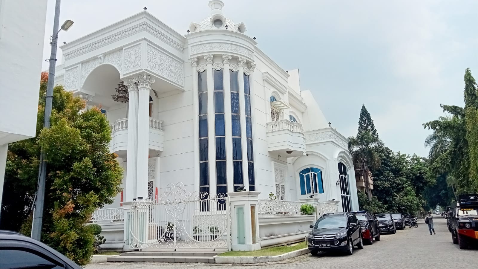 Istana Bos Judi Apin BK Digrebek Polda Sumut