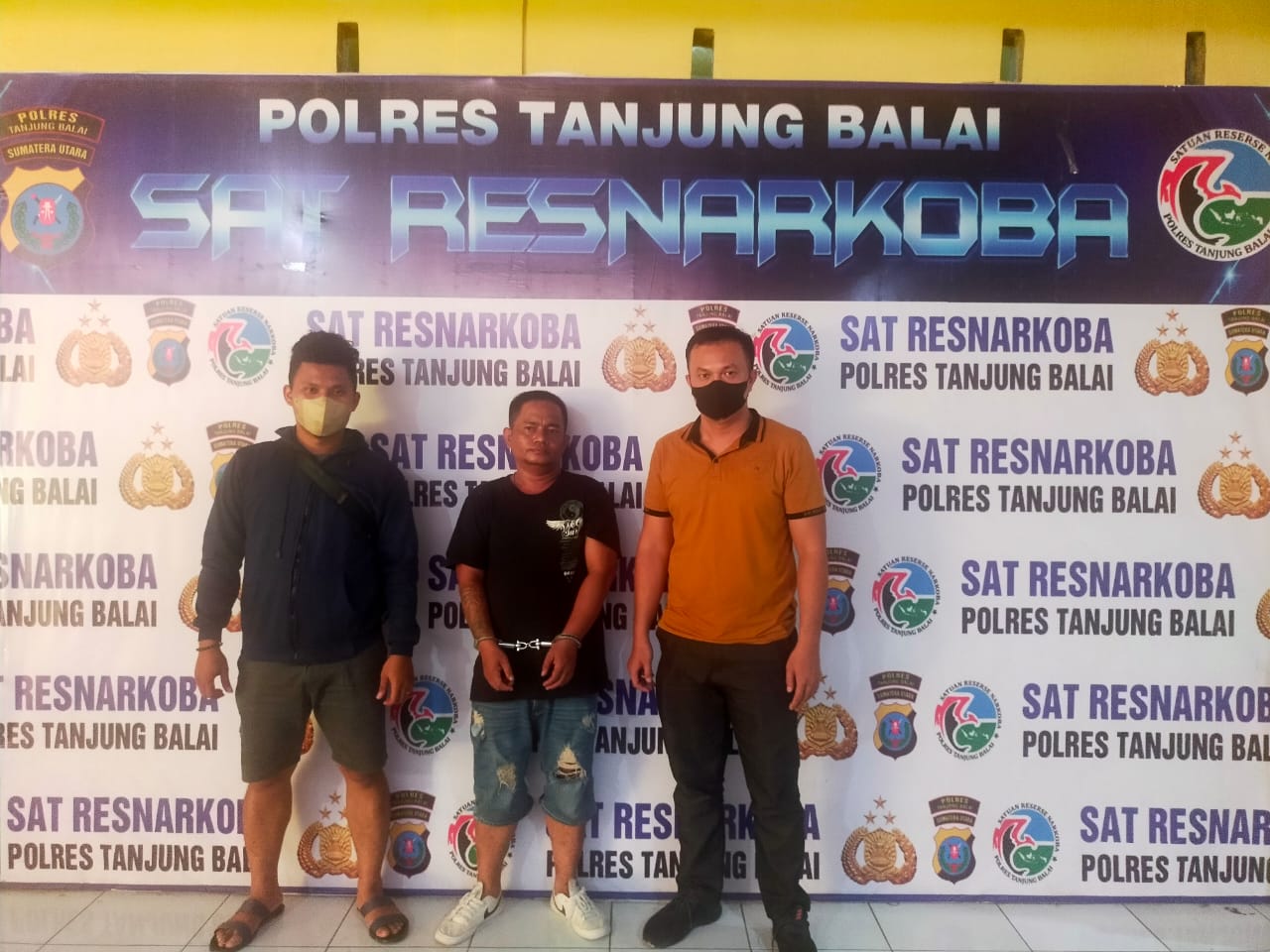 Pria Ini Nekad Simpan Ganja Dalam Dompet