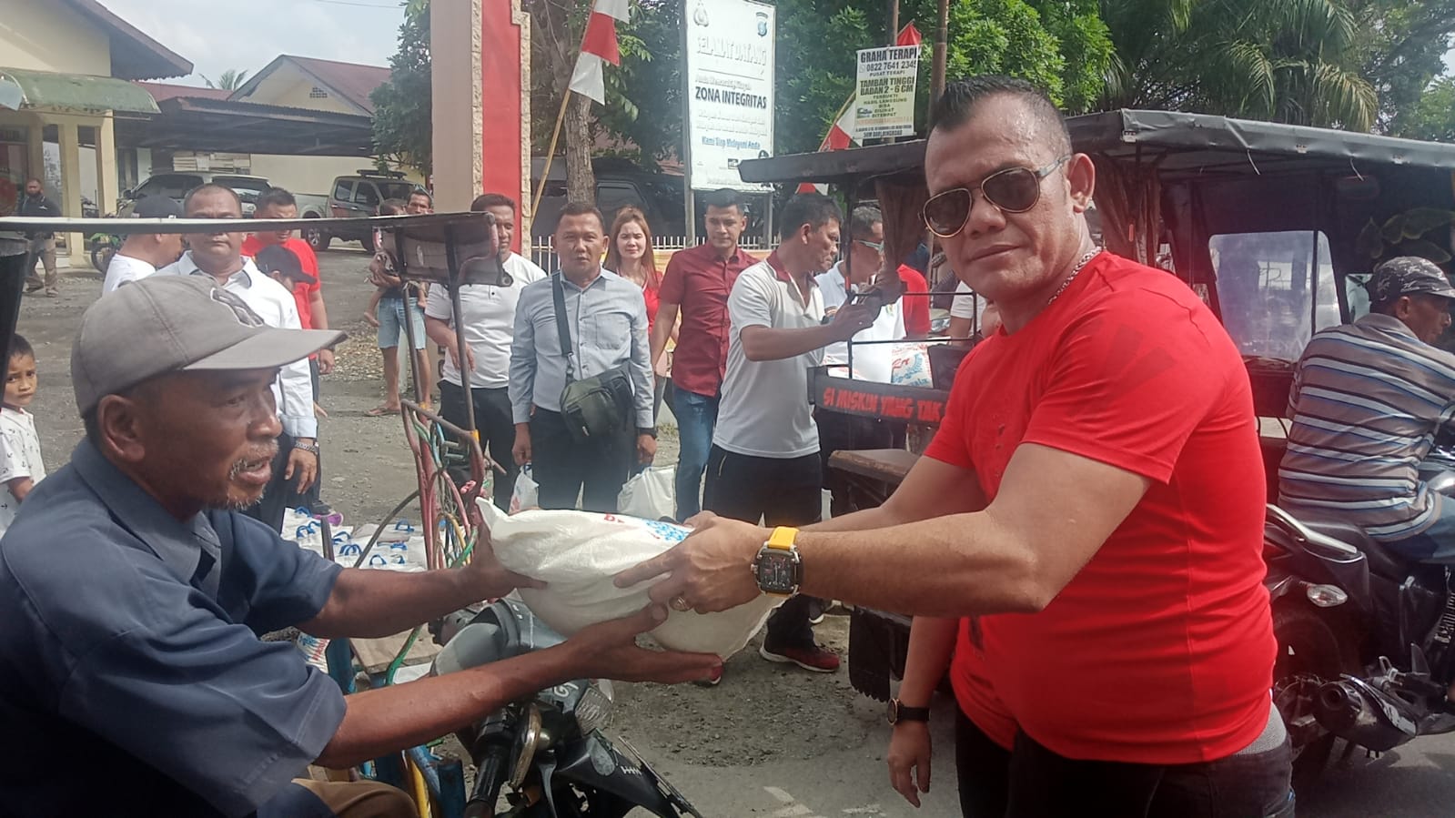 Polsek Pangkalan Brandan Adakan Perlombaan & Salurkan Baksos 