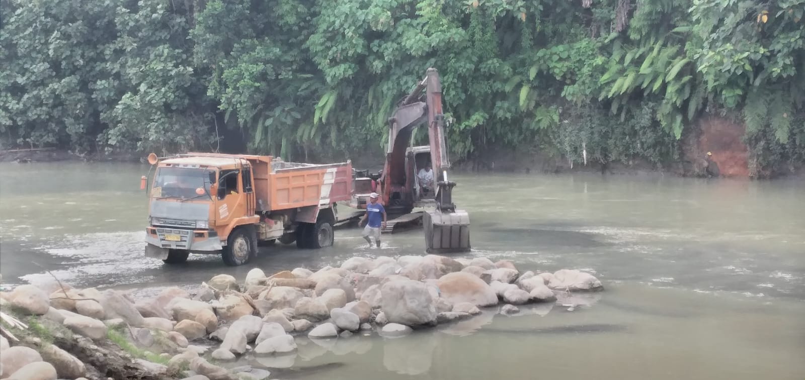 Galian C Ilegal di Desa Namorih Keruk Aliran Sungai Belawan