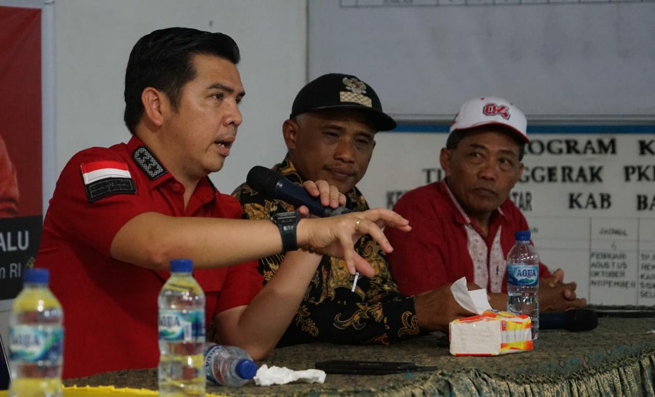 Stafsus Menkumham Bane Raja Manalu Sosialisasi Kekayaan Intelektual Kepada Masyarakat Desa Karang Baru