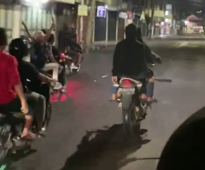 Seram..!! Komplotan Geng Motor Bawa Sajam Keliling Kota Binjai