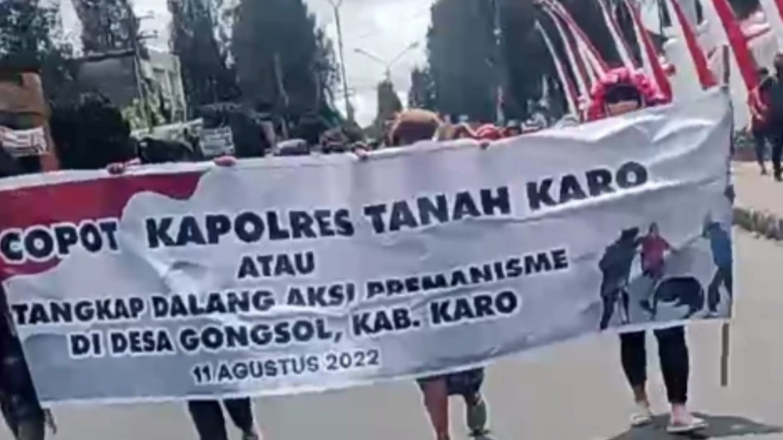Persadaan Surbakti Mergana Ras Anak Beruna Lakukan Aksi Dame Ke Kantor DPRD Karo