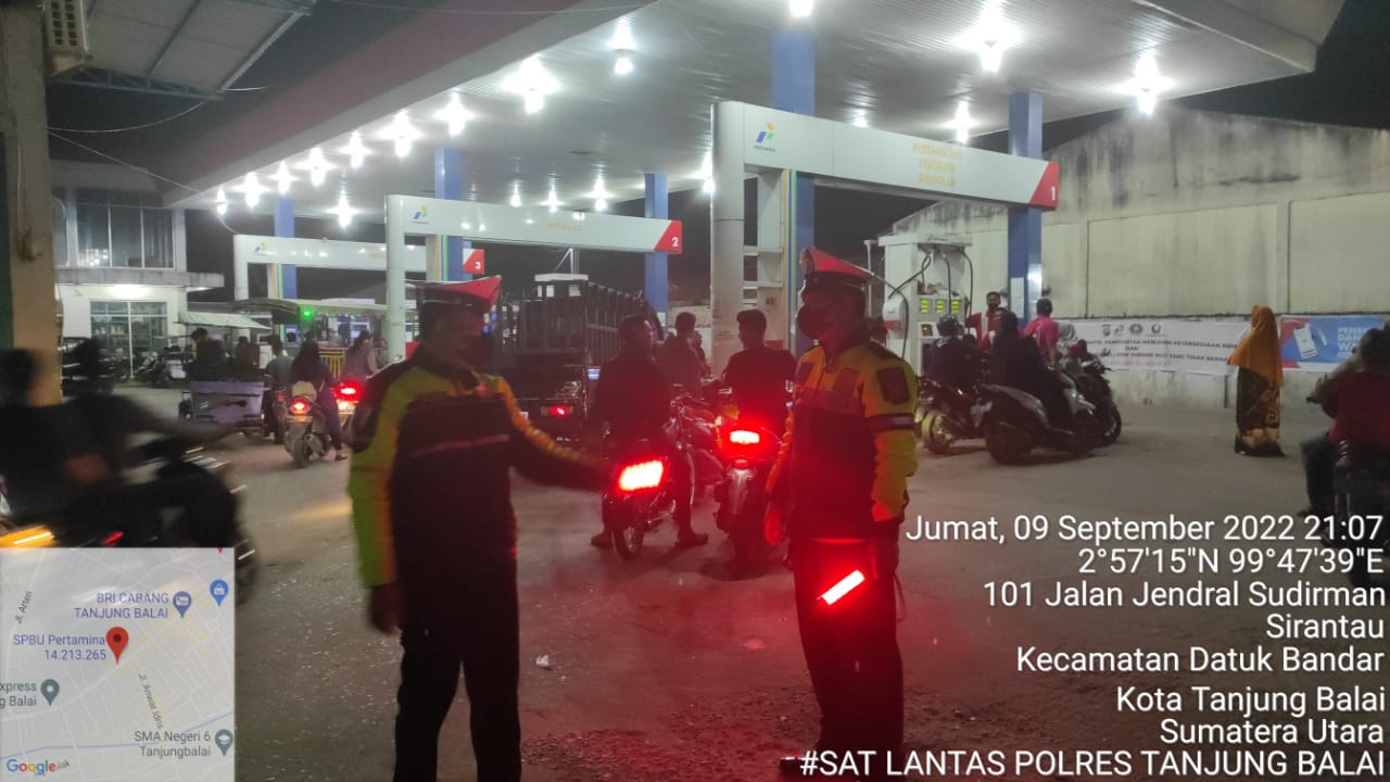 Satlantas Polres Tanjungbalai Pengamanan BLT BBM di Kantor Pos 