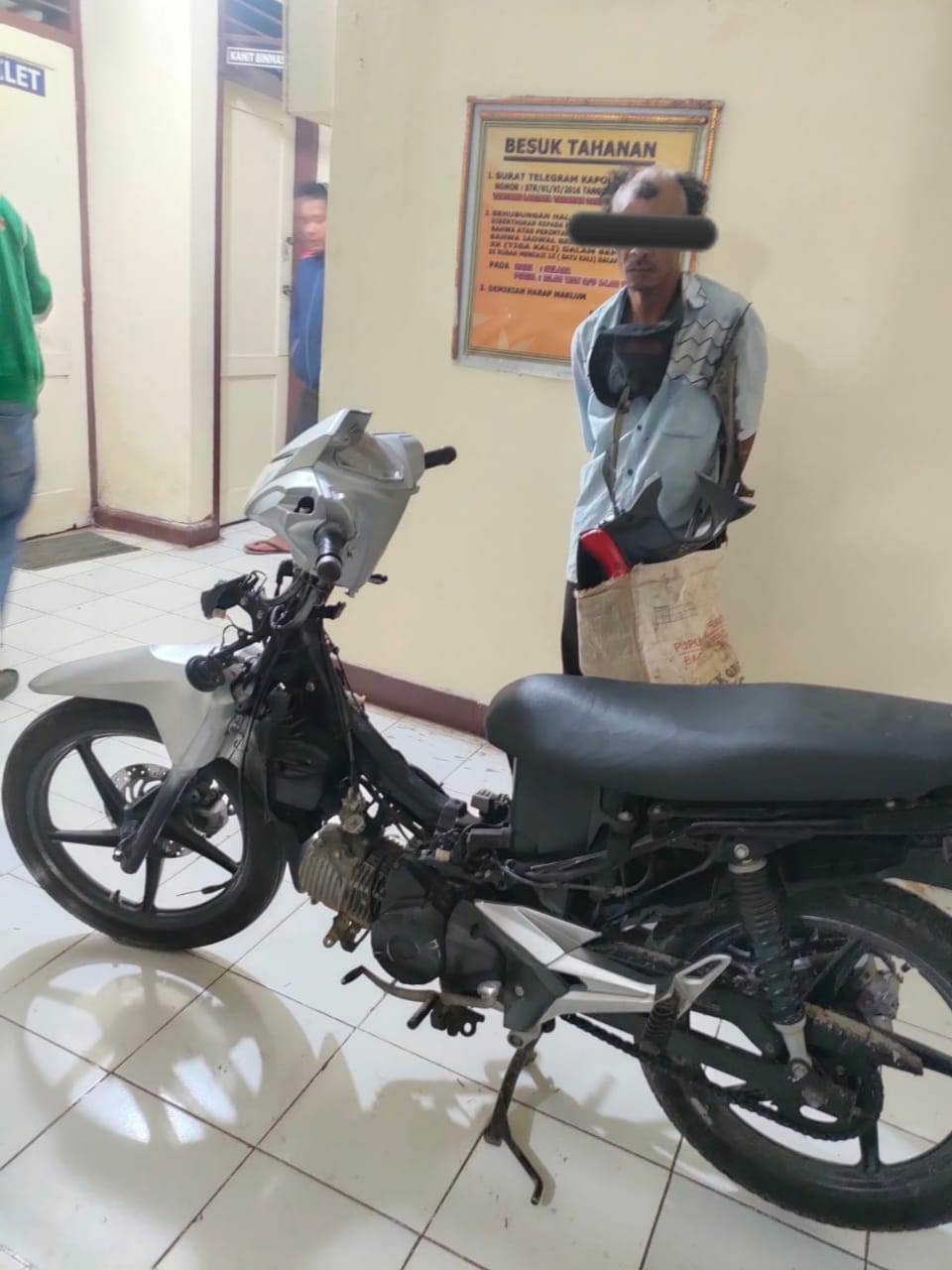 Pria Ini Ditangkap Gegara Mencuri Kereta Milik Majikannya  