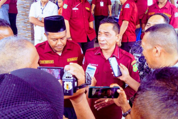 Heri Bolon Lantik Budi Yanto SH Sebagai Ketua DPC LPM Belawan