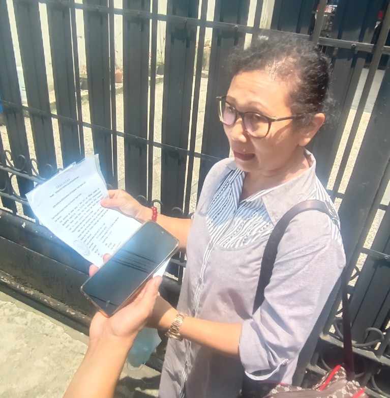 Datangi Kantor Lurah Merdeka, Wanita Korban PHK Cari Kepling I soal Sita Eksekusi Fortuner!